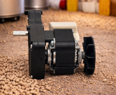 Pelletégő pellet adagoló